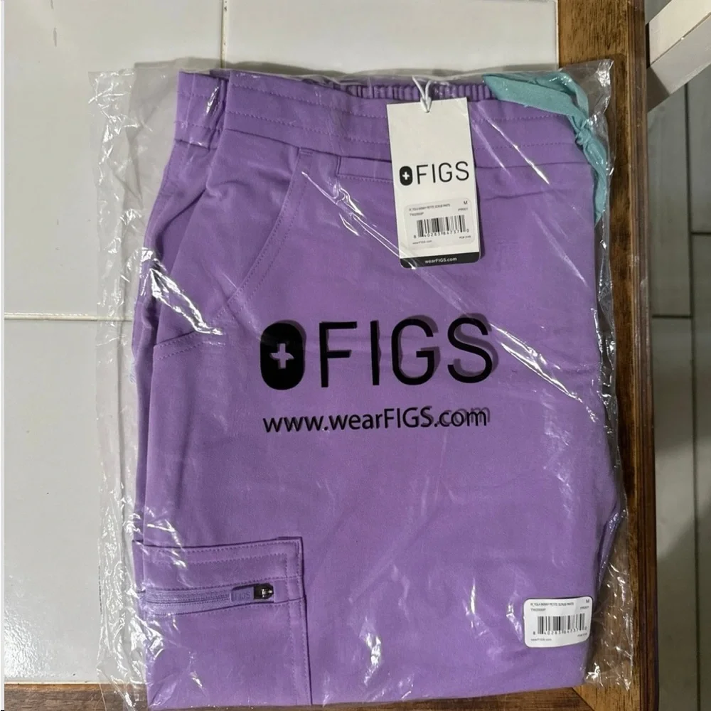 Figs Yola Skinny scrub pant in Lilac Dawn size medium petite - Picture 3 of 3